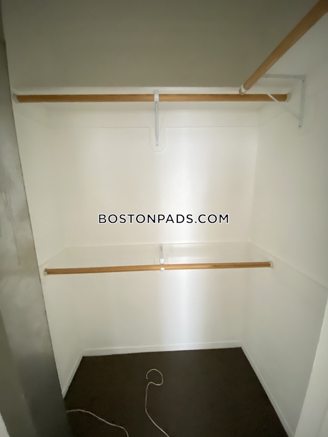 Boston - $2,900 /mo