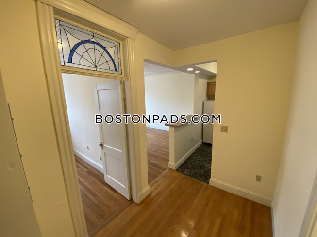 Boston - $3,100 /mo