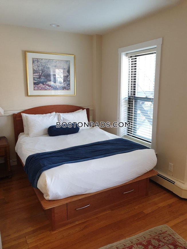 Boston - $2,600 /mo