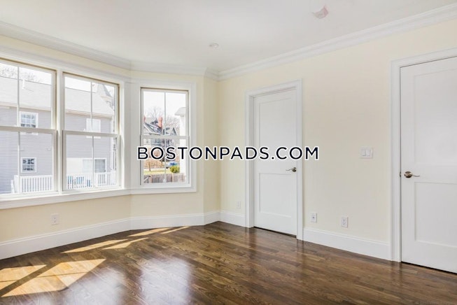 Boston - $6,570 /mo