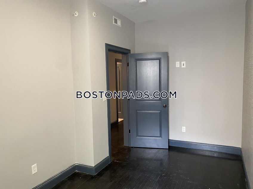 Boston - $4,800 /month