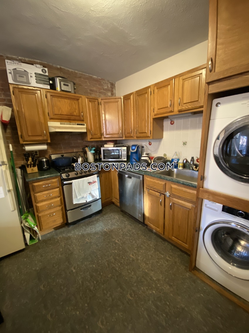 Boston - $2,700 /month