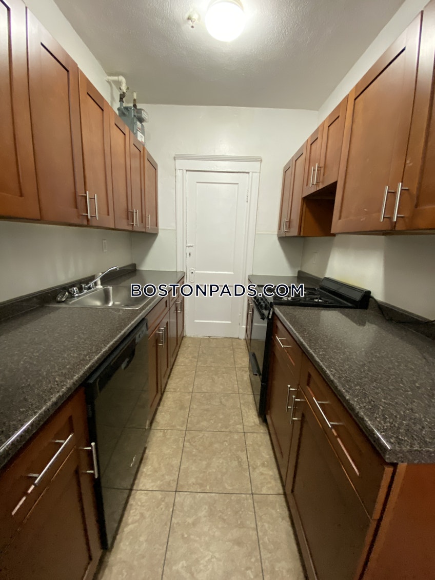 Boston - $2,925 /month