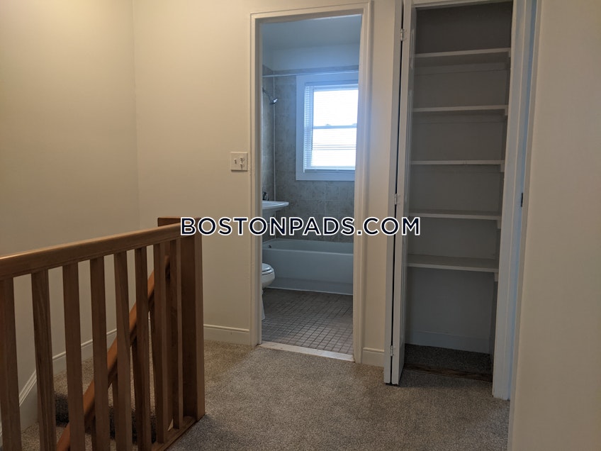 Boston - $3,433 /month