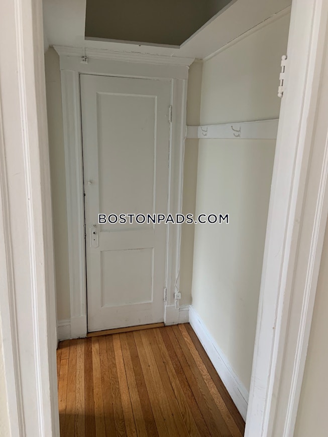 Boston - $2,350 /mo