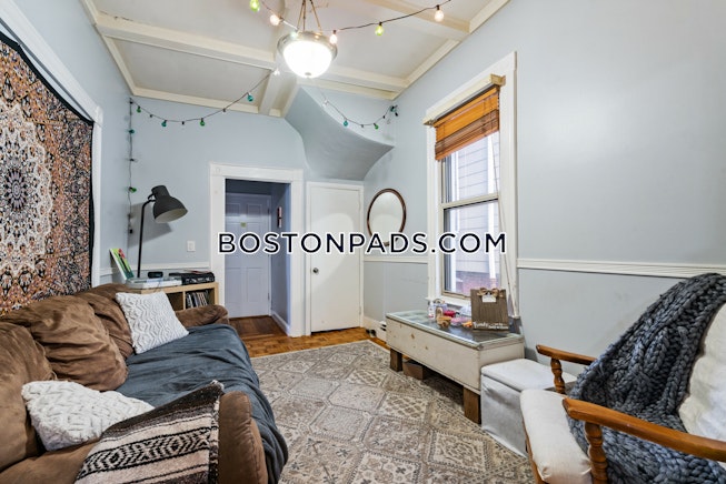 Boston - $2,600 /mo