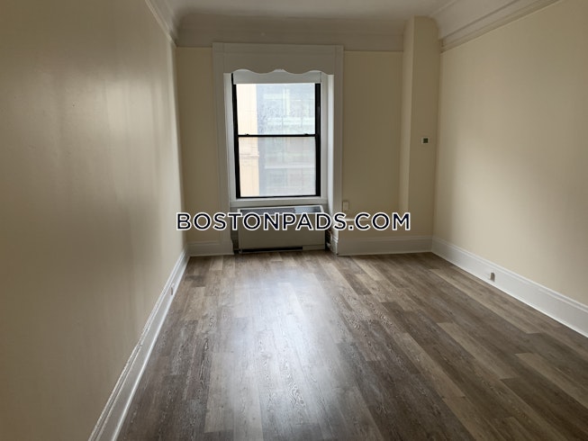 Boston - $2,450 /mo