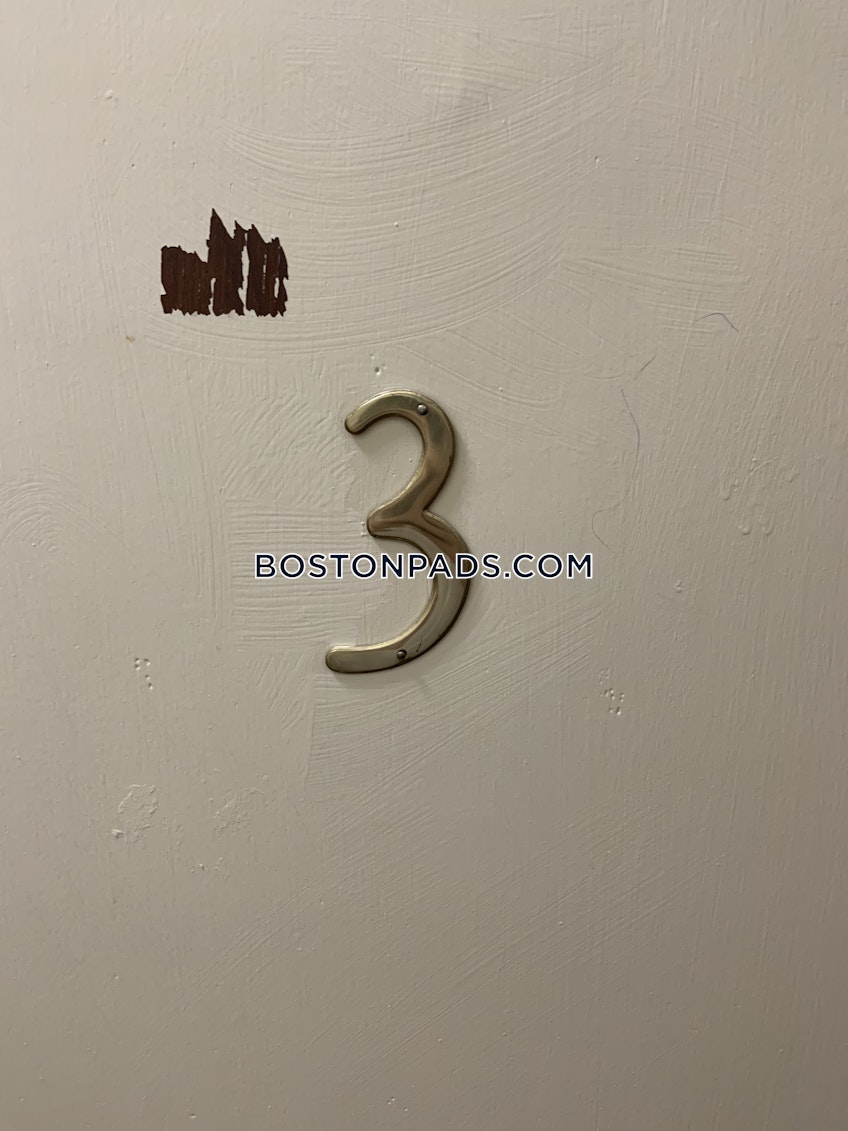 Boston - $4,260 /month