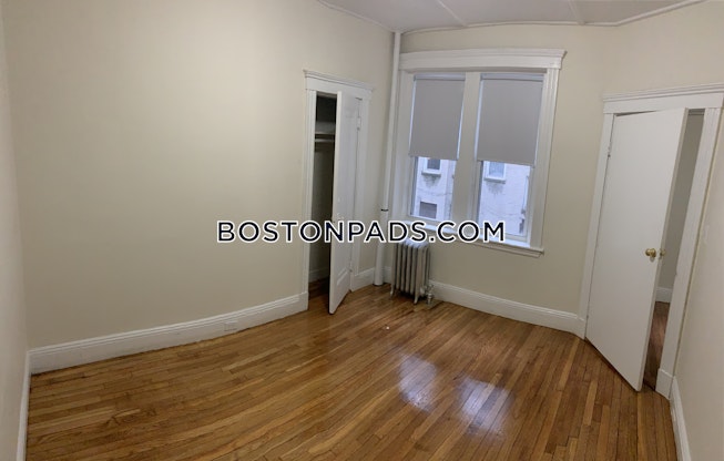 Boston - $4,260 /mo