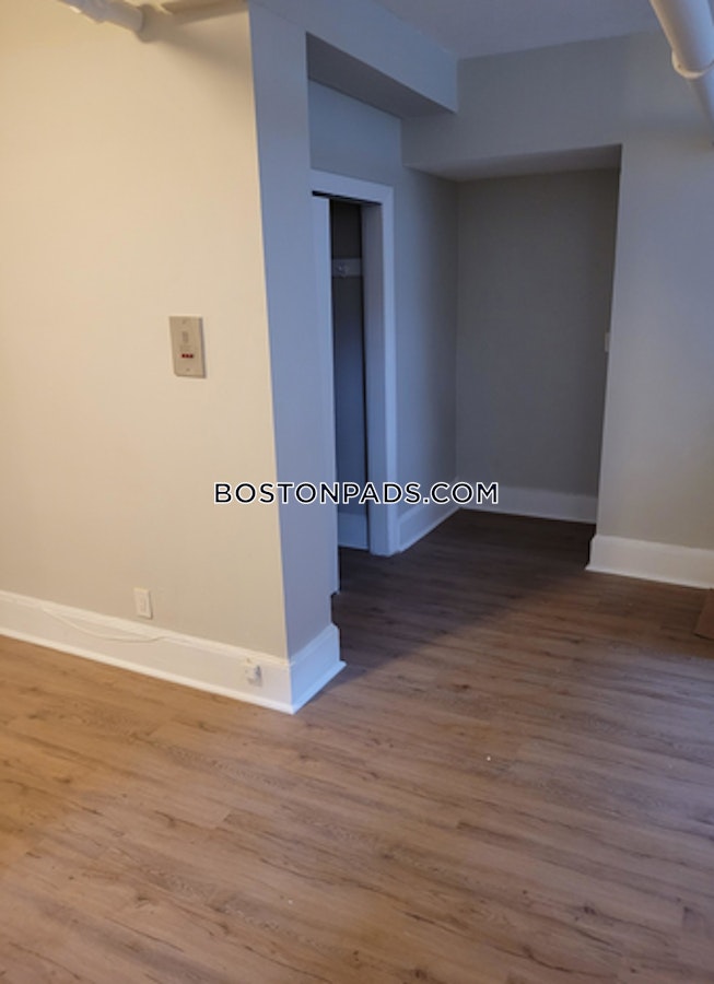 Boston - $2,200 /mo