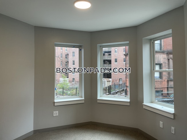 Boston - $4,700 /mo