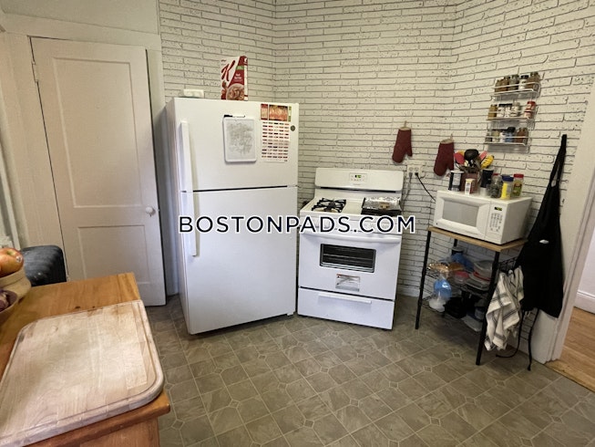 Boston - $3,800 /mo