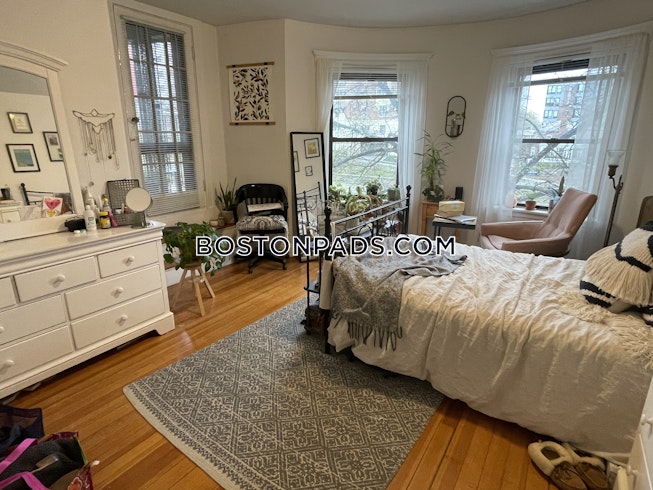 Boston - $3,800 /mo