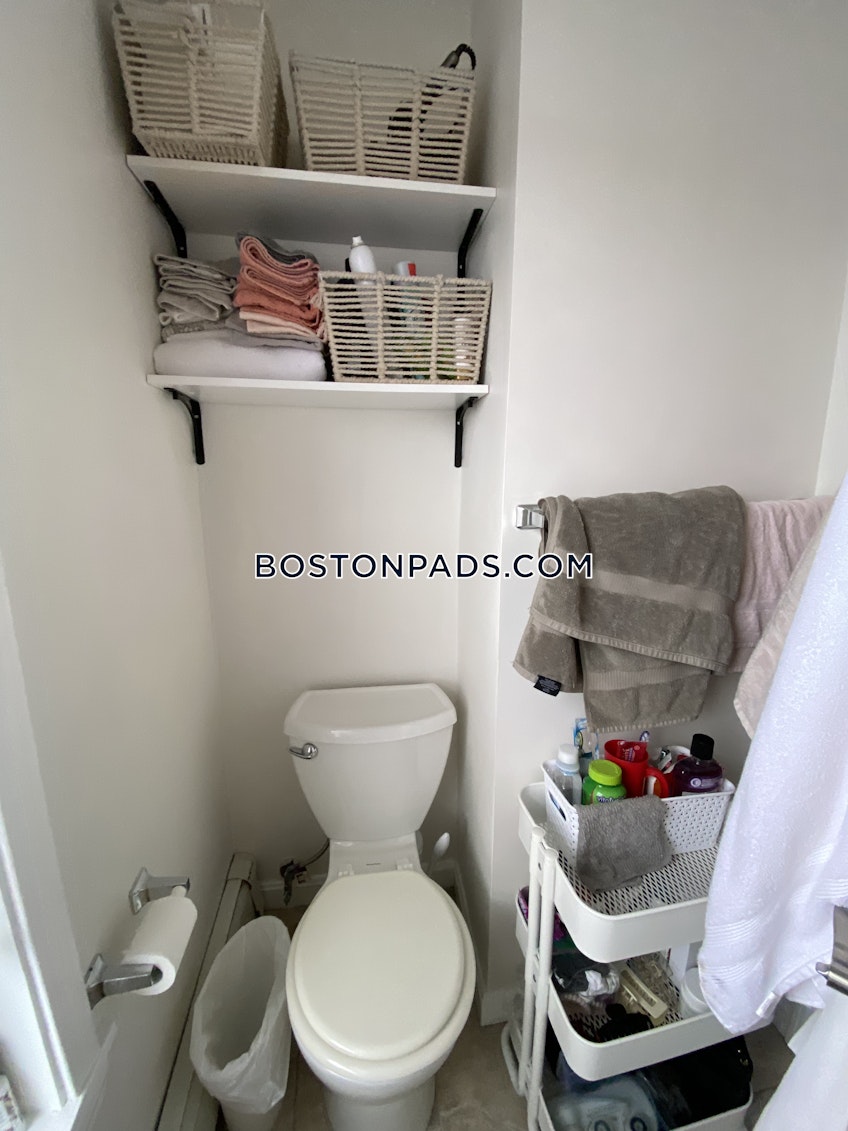 Boston - $4,005 /month