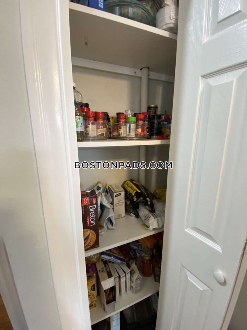 Boston - $4,005 /month