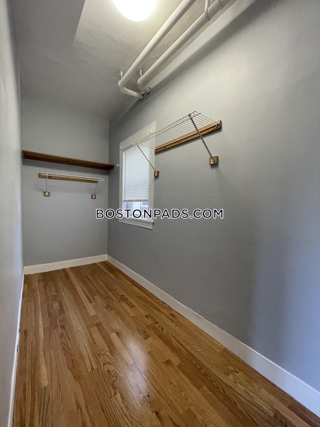 Boston - $4,100 /mo