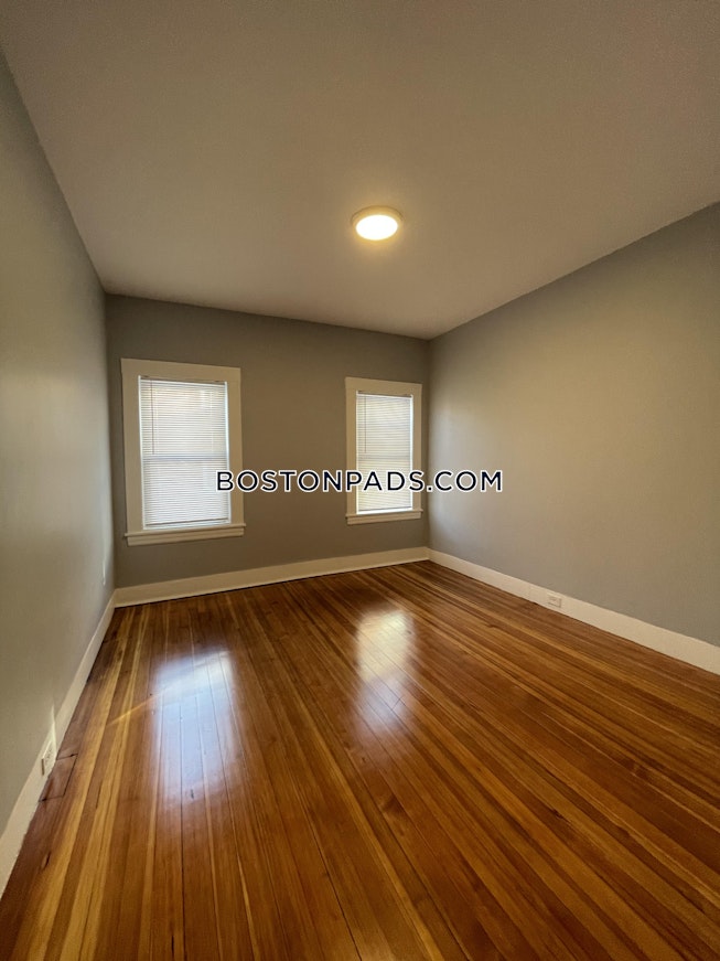 Boston - $4,100 /mo