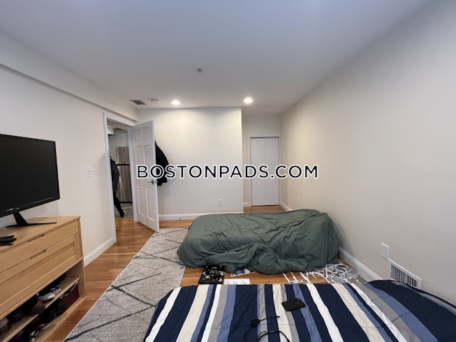 Brookline - $4,300 /mo