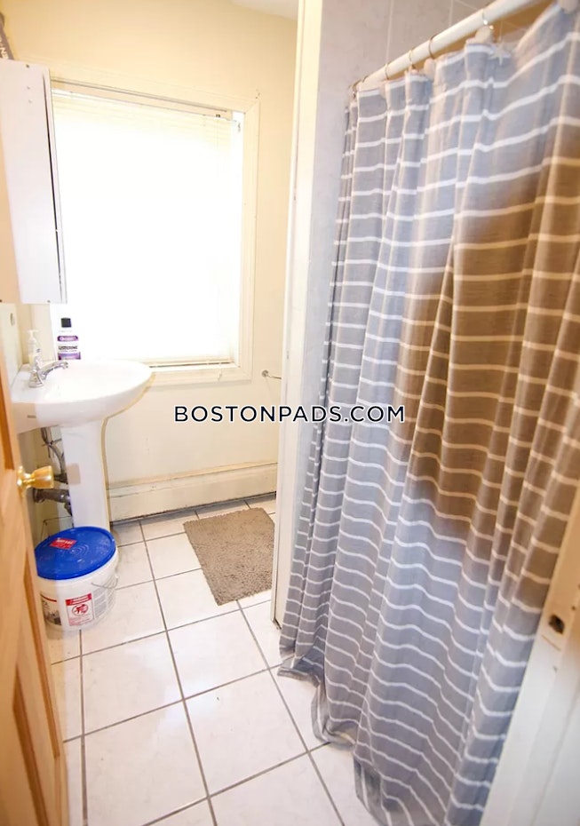 Boston - $4,600 /mo