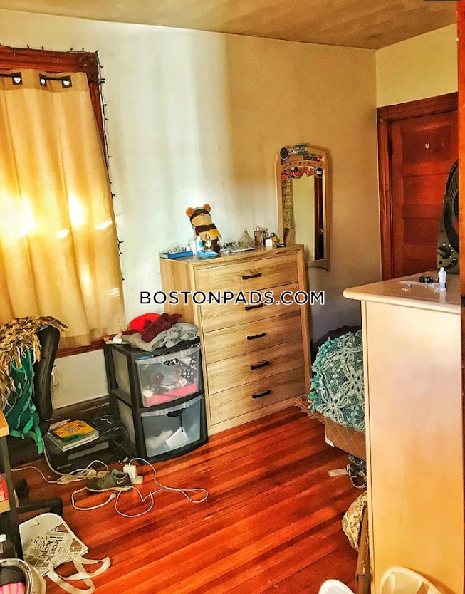 Boston - $2,700 /mo