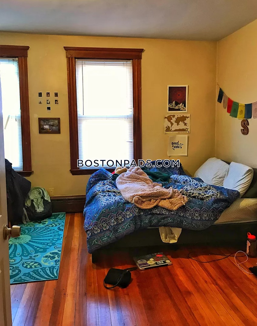 Boston - $2,700 /month