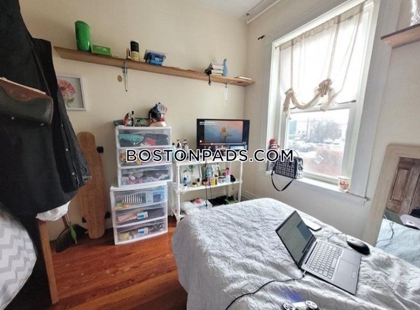 Boston - $3,990 /month