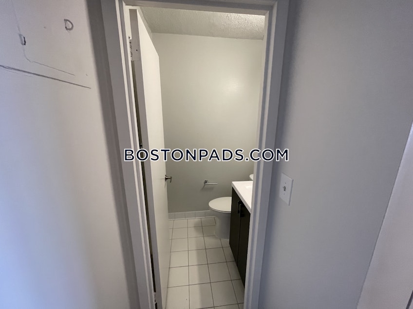 Boston - $4,389 /month