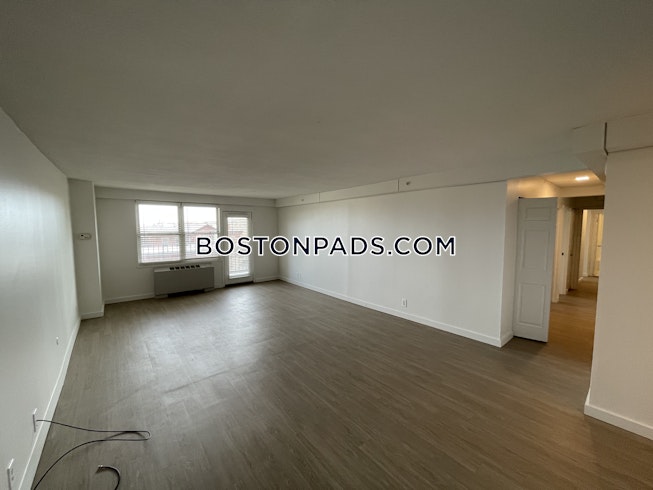 Boston - $4,908 /mo