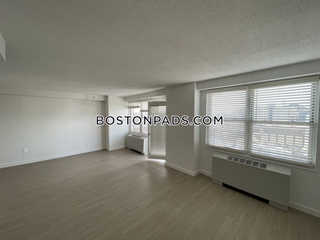 Boston - $2,180 /mo