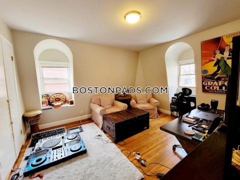 Saratoga St. Boston photo 6