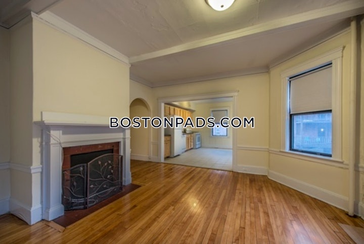 brookline-apartment-for-rent-4-bedrooms-2-baths-boston-university-4800-4746451 