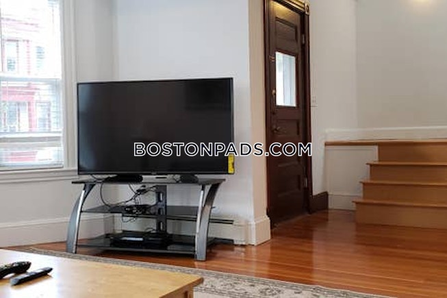 Boston - $4,900 /mo