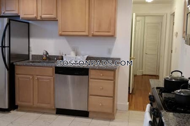 Boston - $4,900 /mo