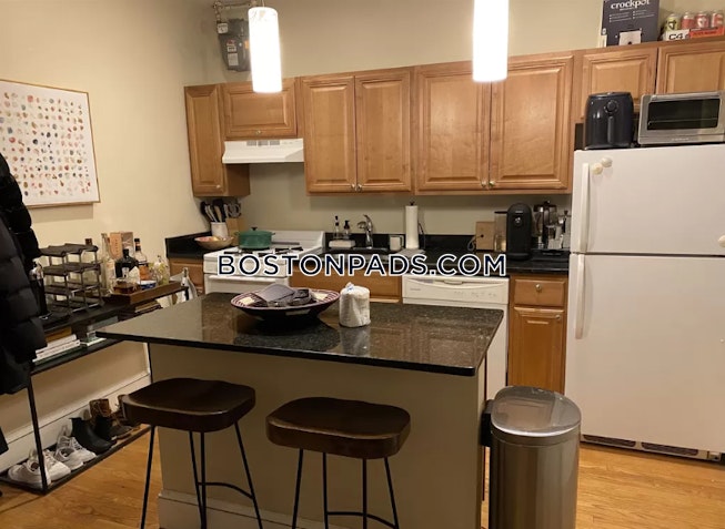 Boston - $2,500 /mo