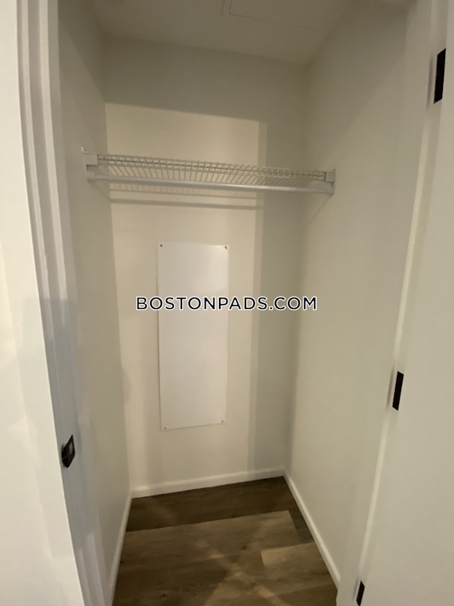 Boston - $5,872 /mo
