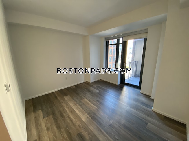 Boston - $5,872 /mo