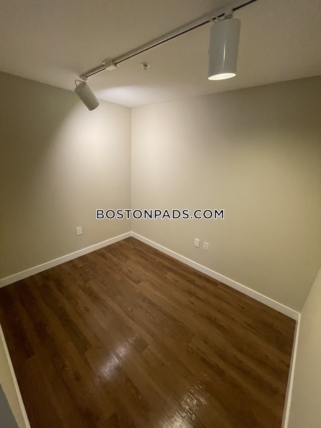 Boston - $3,225 /mo