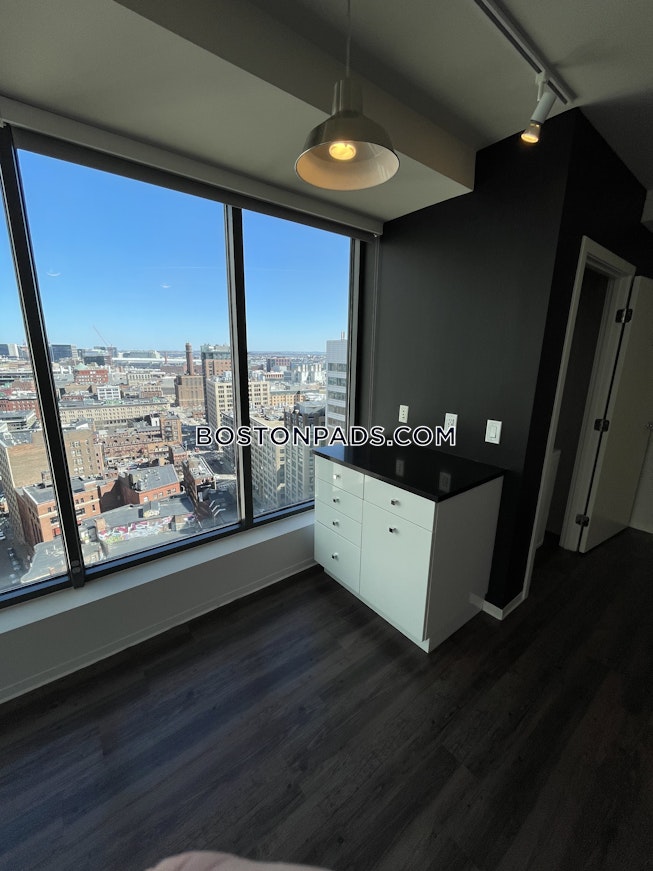 Boston - $3,215 /mo