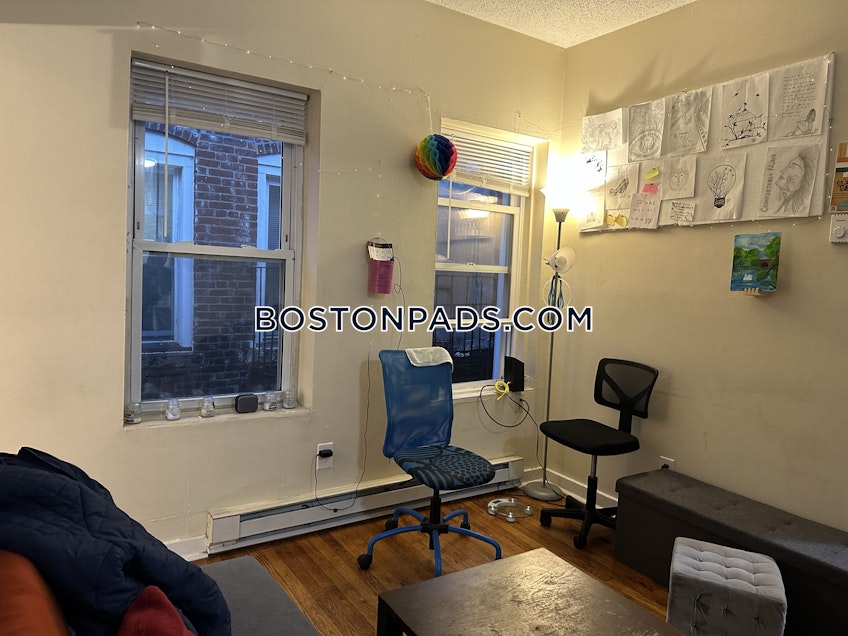 Boston - $2,945 /month