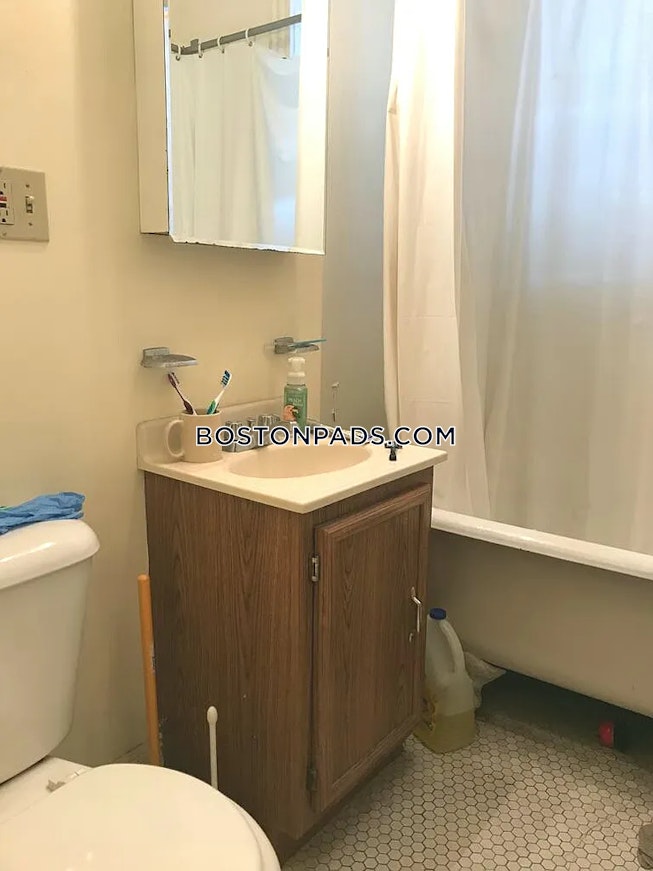 Boston - $2,600 /mo