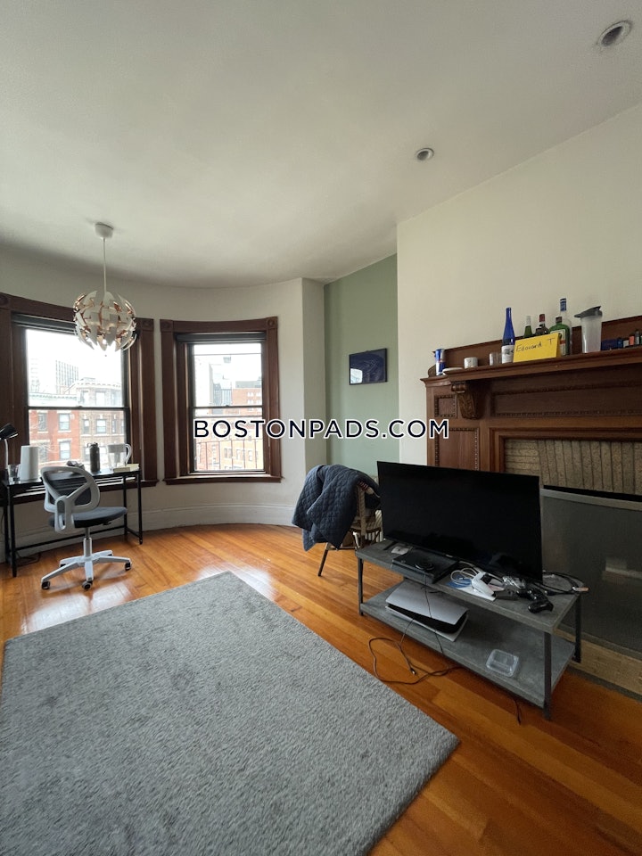 fenwaykenmore-apartment-for-rent-1-bedroom-1-bath-boston-3150-4636681 