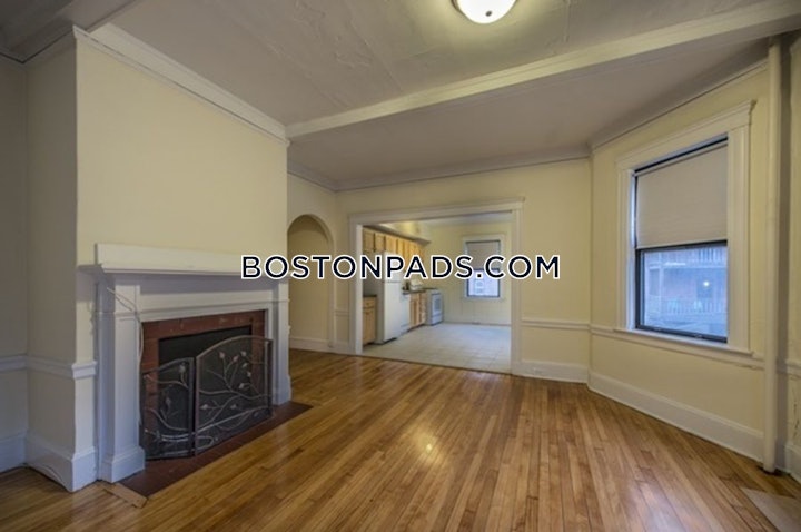 brookline-apartment-for-rent-4-bedrooms-2-baths-boston-university-5800-4560441 