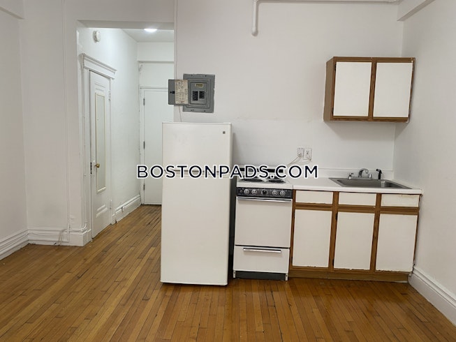 Boston - $2,200 /mo