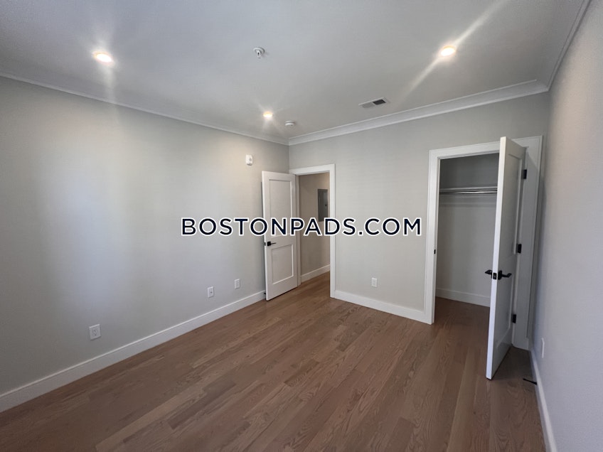 Boston - $4,725 /month