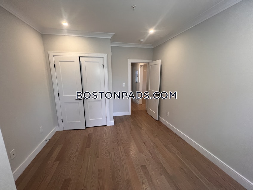 Boston - $4,725 /month