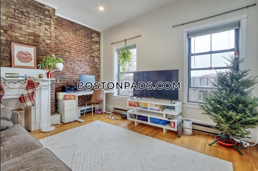 Boston - $2,700 /month