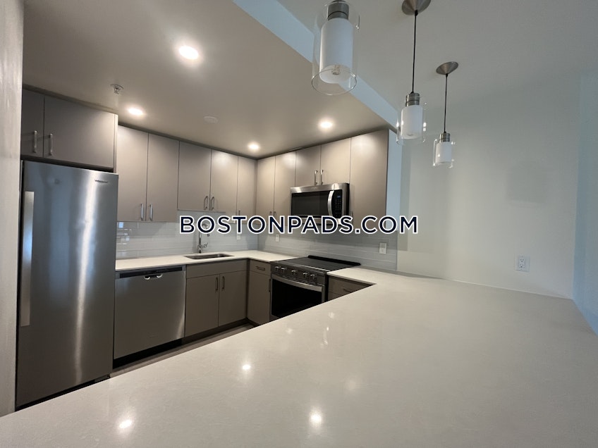 Boston - $3,905 /month
