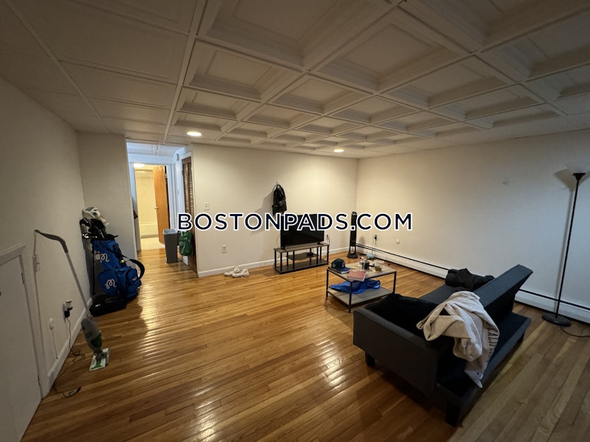 Boston - $2,600 /month