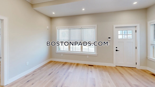 Boston - $4,800 /mo