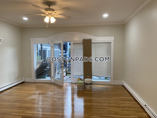 Boston - $4,800 /mo